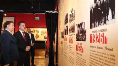 Osmangazi’de açılan Cumhuriyet sergisi, Cumhuriyet’in değerlerini ve tarihini ziyaretçilerle buluşturuyor.