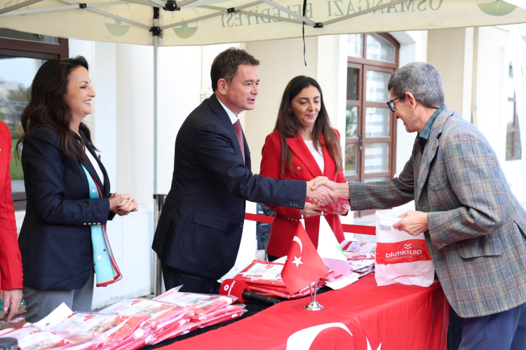 Osmangazi’de Yıpranan Bayraklar Yenilendi