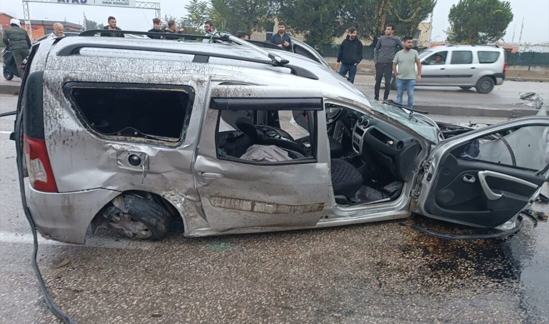 Osmangazi’de meydana gelen zincirleme trafik kazasında 5 kişi yaralandı. Kazanın