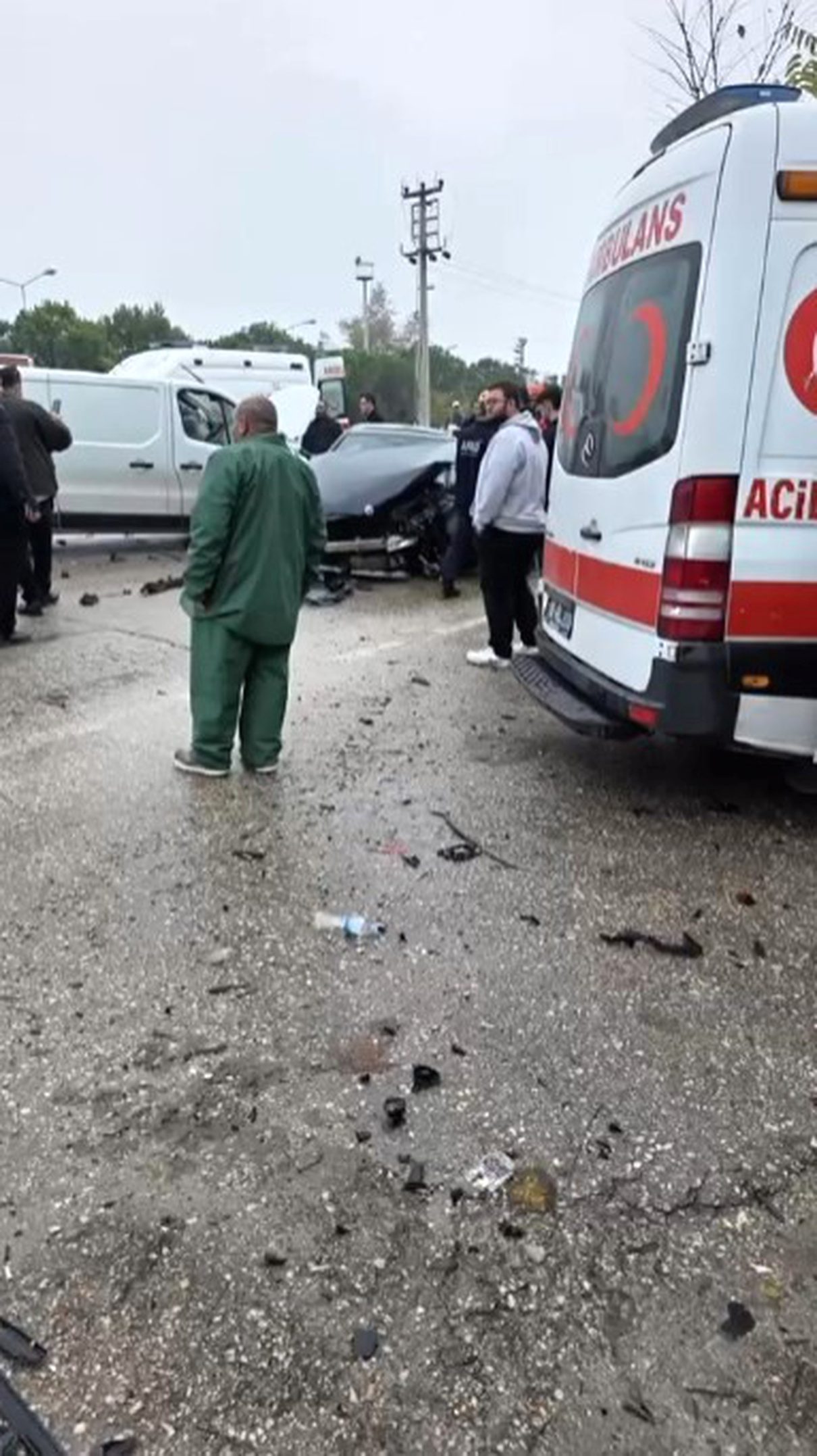 Osmangazi’de meydana gelen zincirleme trafik kazasında 5 kişi yaralandı. Kazanın