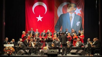 Tayyare Kültür Merkezi’nde düzenlenen Cumhuriyet Konseri’nde, Cumhuriyet coşkusu müzikle buluşuyor.