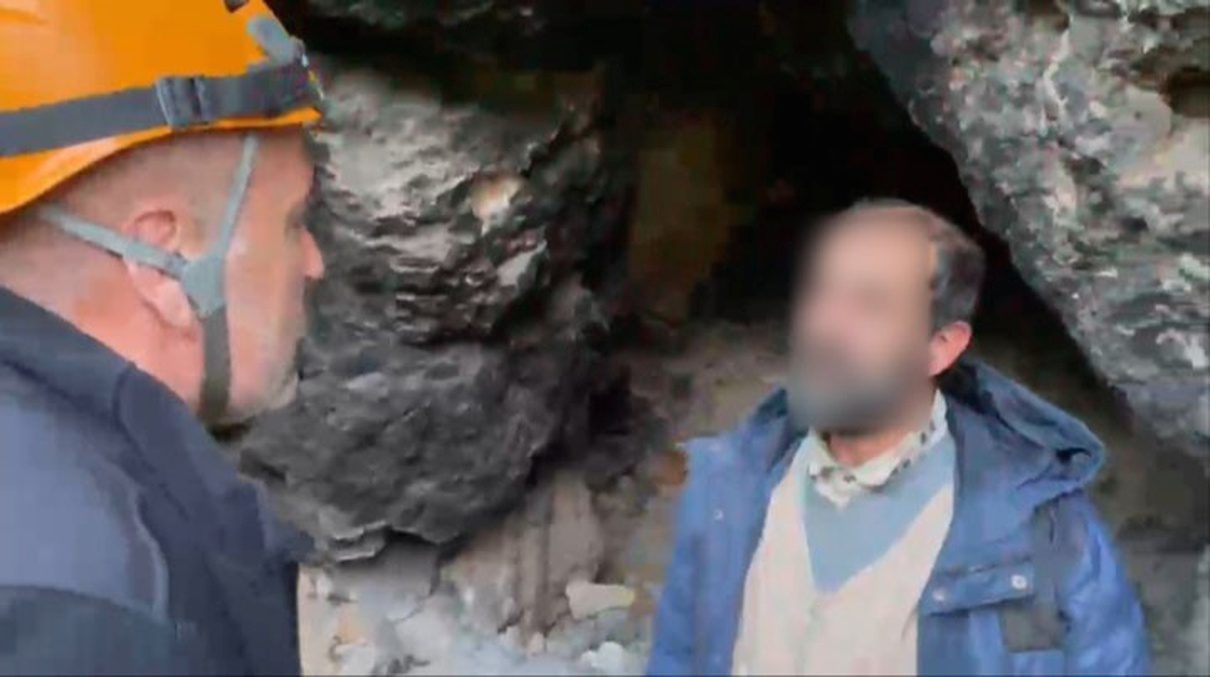 Uludağ’da mağarada mahsur kalan yaşlı adama ekipler yardım etti; kurtarma