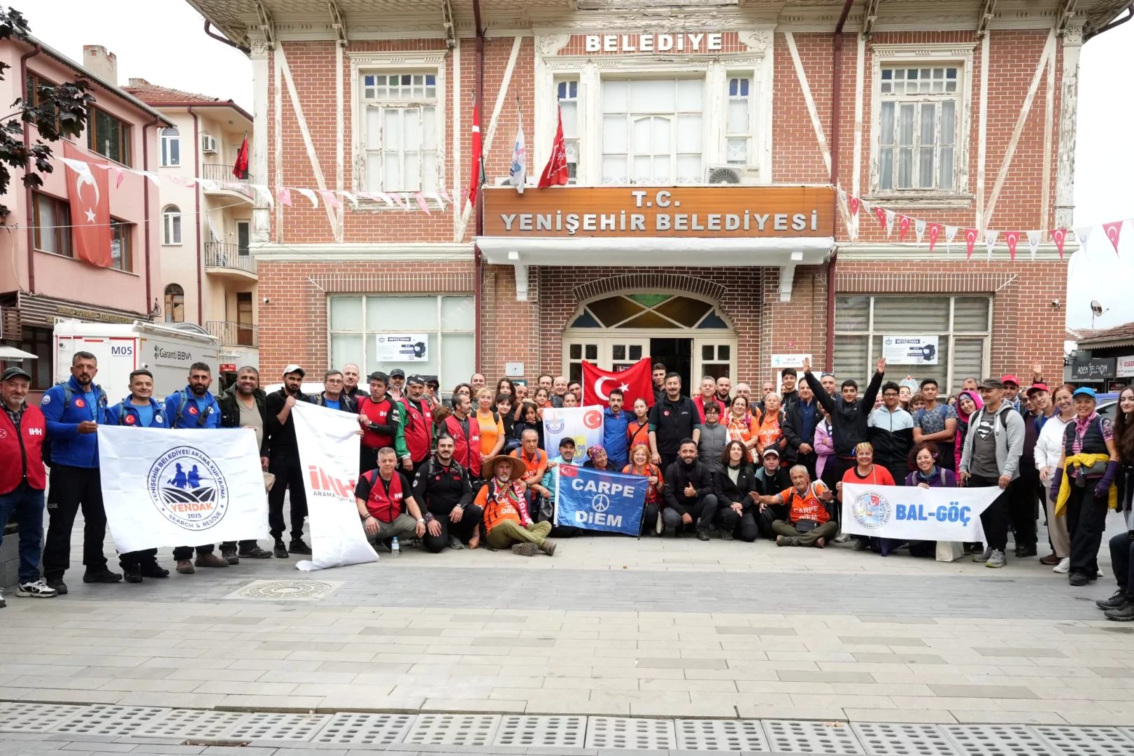 Yenişehir'de düzenlenen doğa yürüyüşü etkinliği, katılımcılardan yoğun ilgi gördü ve