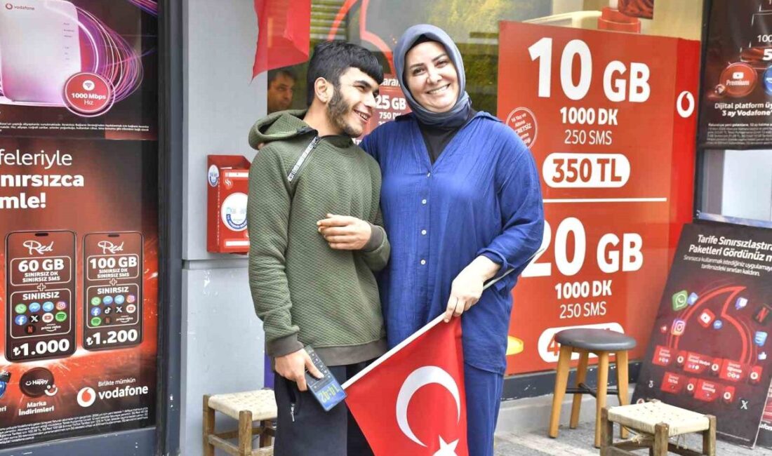 Yenişehir’de özel gereksinimli bireyler, anlamlı bir etkinlik kapsamında vatandaşlara bayrak