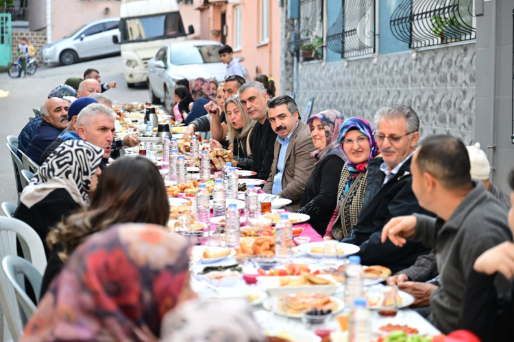Yıldırım’da Başkan Yılmaz’dan Sokak Kahvaltısı