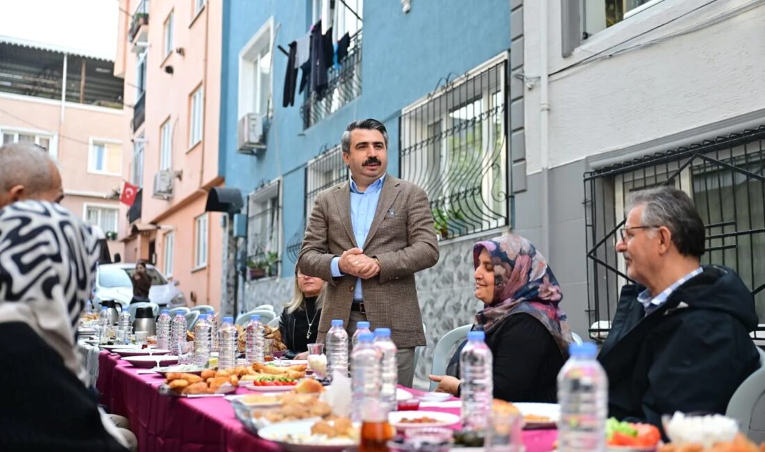 Yıldırım Belediye Başkanı Oktay Yılmaz, vatandaşlarla sokak kahvaltısında buluşarak ilçeye