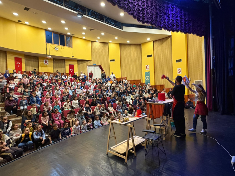 Yıldırım’da Çocuklar Tiyatroda Buluştu