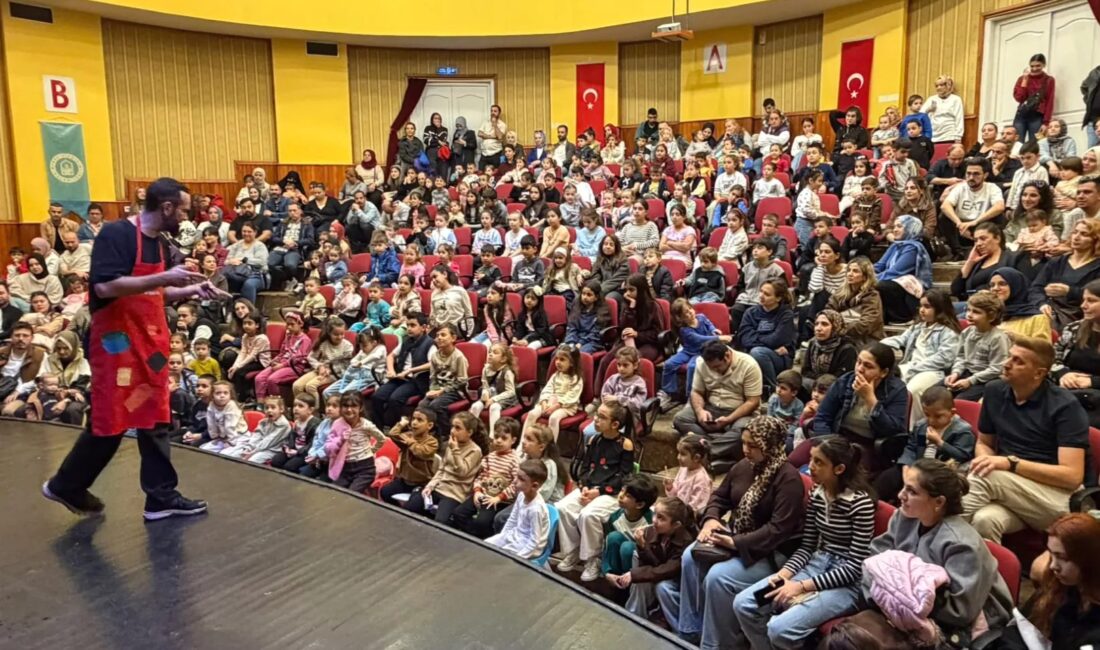 Yıldırım’da düzenlenen tiyatro etkinliğinde çocuklar sanatla buluştu; etkinlik, miniklere keyifli