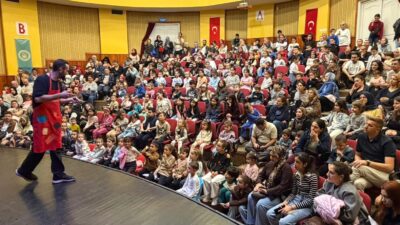 Yıldırım’da düzenlenen tiyatro etkinliğinde çocuklar sanatla buluştu; etkinlik, miniklere keyifli